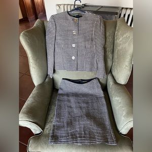 Never worn classic houndstooth suit with jacket and skirt by Ralph Lauren